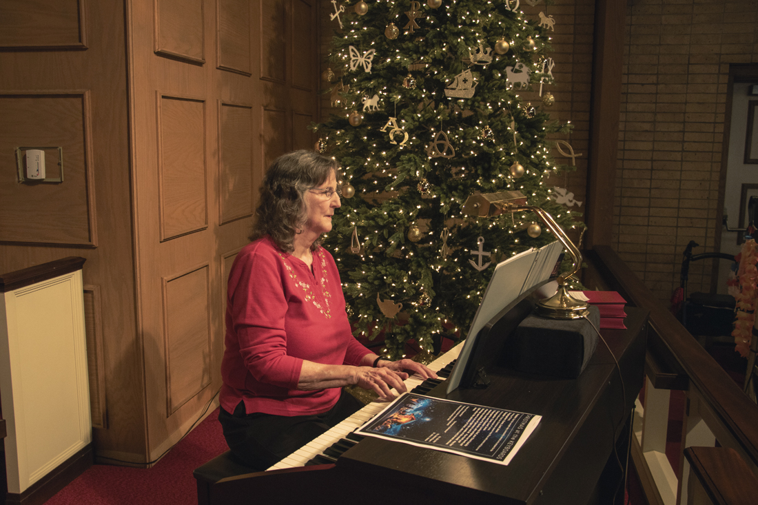 Americus Christmas at the Keyboard (6032)