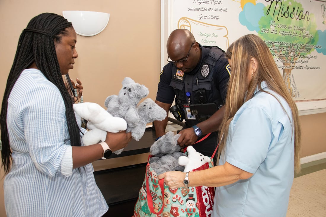 Columbus East 2025 NSNCW - Giving Teddy Bears (5648)