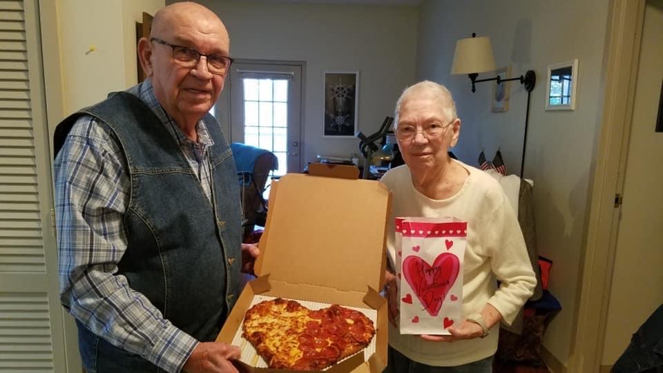 couple heart pizza